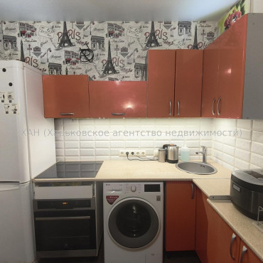 Продам квартиру, Победы просп. , 65Г , 2 кім., 50 м², косметический ремонт 