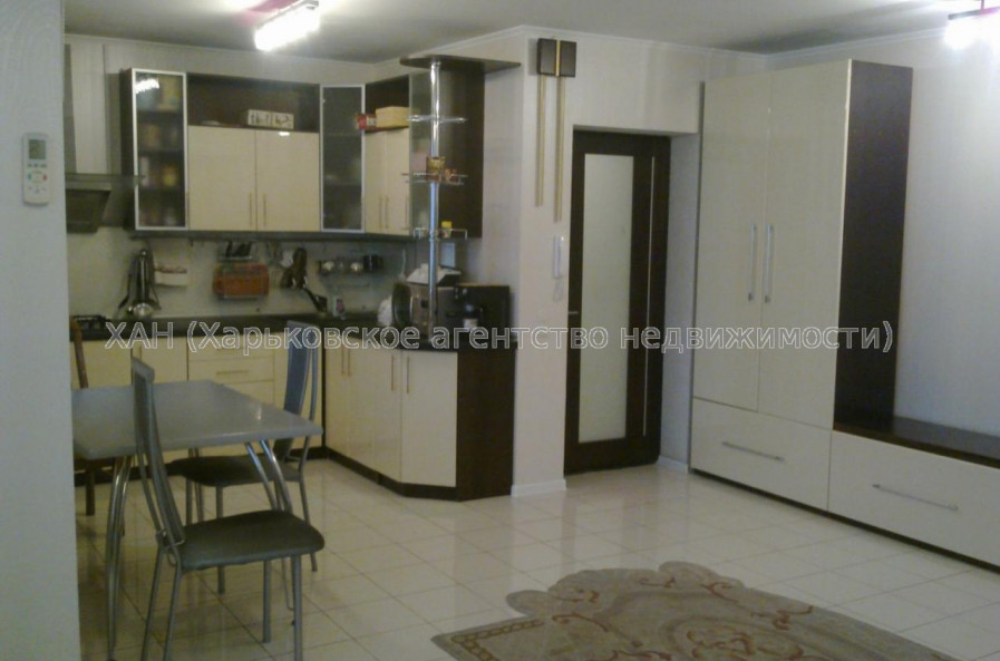 Продам квартиру, Славянская ул. , 3 кім., 75 м², евроремонт 