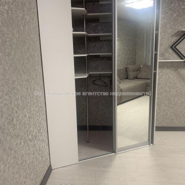 Продам квартиру, Аэрокосмический пр. , 1 кім., 32.30 м², евроремонт 