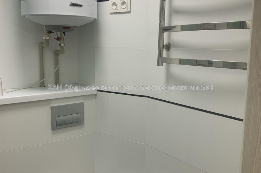 Продам квартиру, Аэрокосмический пр. , 1 кім., 32.30 м², евроремонт 