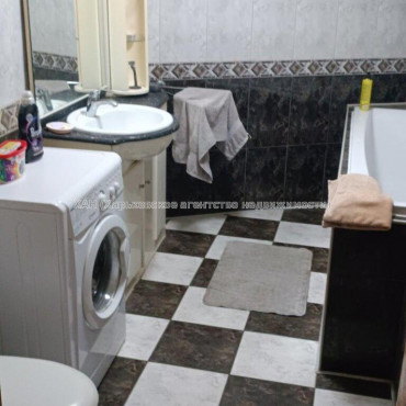 Продам квартиру, Героев Харькова просп. , 2 кім., 55 м², косметический ремонт 