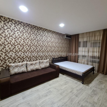 Продам квартиру, 1  ком., 52 м², капитальный ремонт 