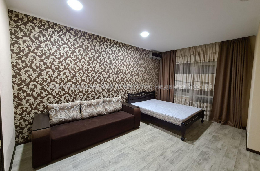 Продам квартиру, 1  ком., 52 м², капитальный ремонт 