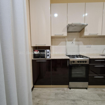 Продам квартиру, 1  ком., 52 м², капитальный ремонт 