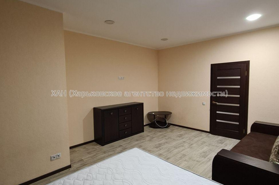 Продам квартиру, 1  ком., 52 м², капитальный ремонт 