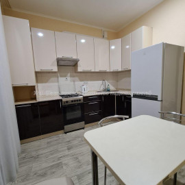 Продам квартиру, 1  ком., 52 м², капитальный ремонт