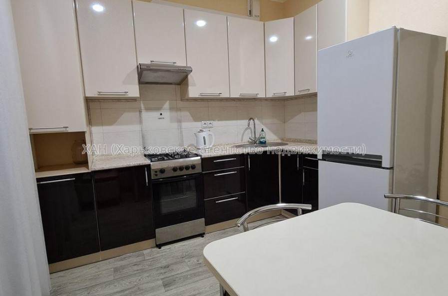 Продам квартиру, 1  ком., 52 м², капитальный ремонт 
