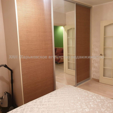 Продам квартиру, Гвардейцев Широнинцев ул. , 3  ком., 48.40 м², капитальный ремонт 