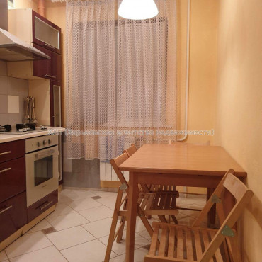 Продам квартиру, Гвардейцев Широнинцев ул. , 3  ком., 48.40 м², капитальный ремонт 