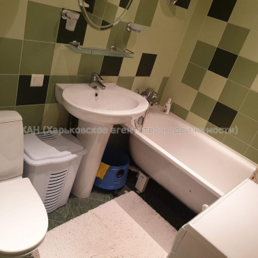 Продам квартиру, Гвардейцев Широнинцев ул. , 3  ком., 48.40 м², капитальный ремонт 