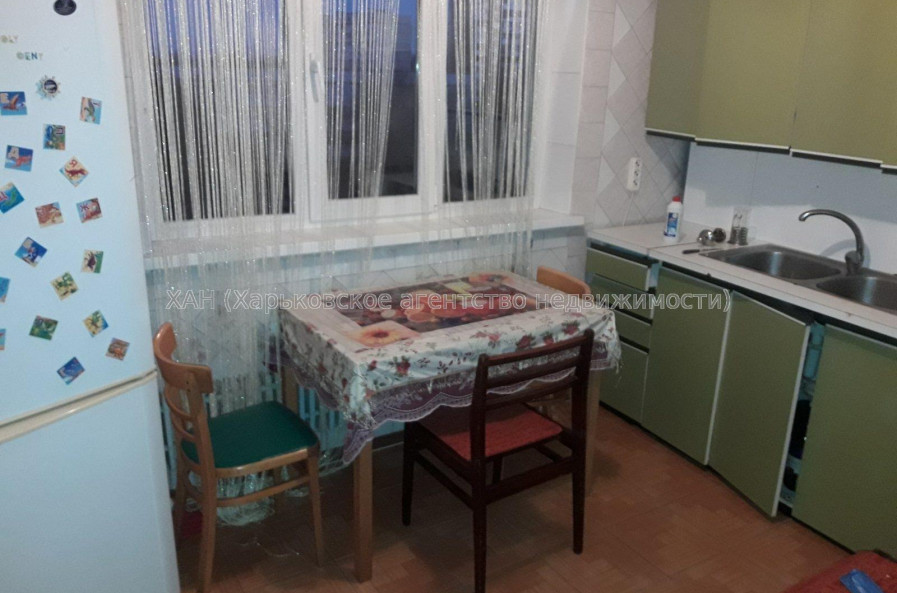 Сдам квартиру, Каденюка ул. , 3  ком., 69 м², косметический ремонт 