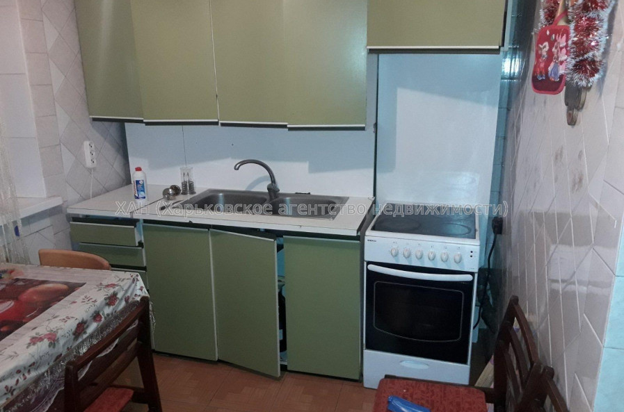 Сдам квартиру, Каденюка ул. , 3  ком., 69 м², косметический ремонт 