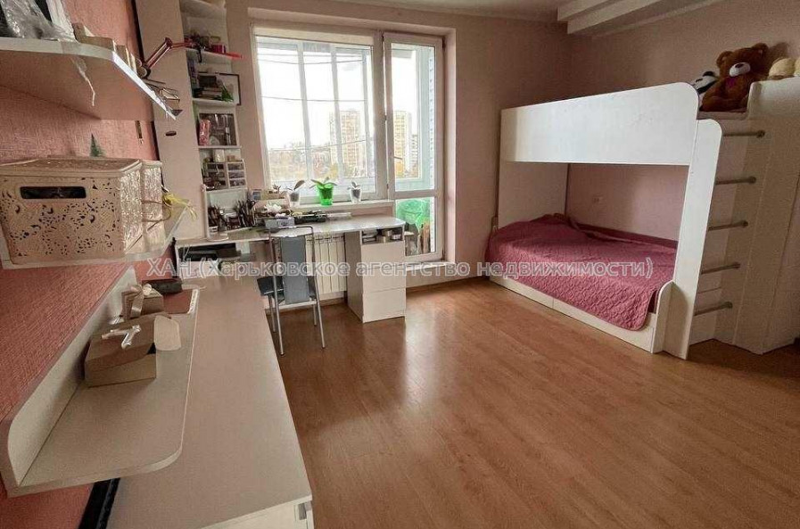 Продам квартиру, Сергеевская ул. , 2  ком., 68.60 м², капитальный ремонт 