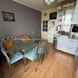 Продам квартиру, Сергеевская ул. , 2  ком., 68.60 м², капитальный ремонт