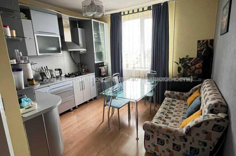 Продам квартиру, Сергеевская ул. , 2  ком., 68.60 м², капитальный ремонт 
