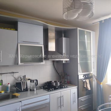 Продам квартиру, Сергеевская ул. , 2  ком., 68.60 м², капитальный ремонт 