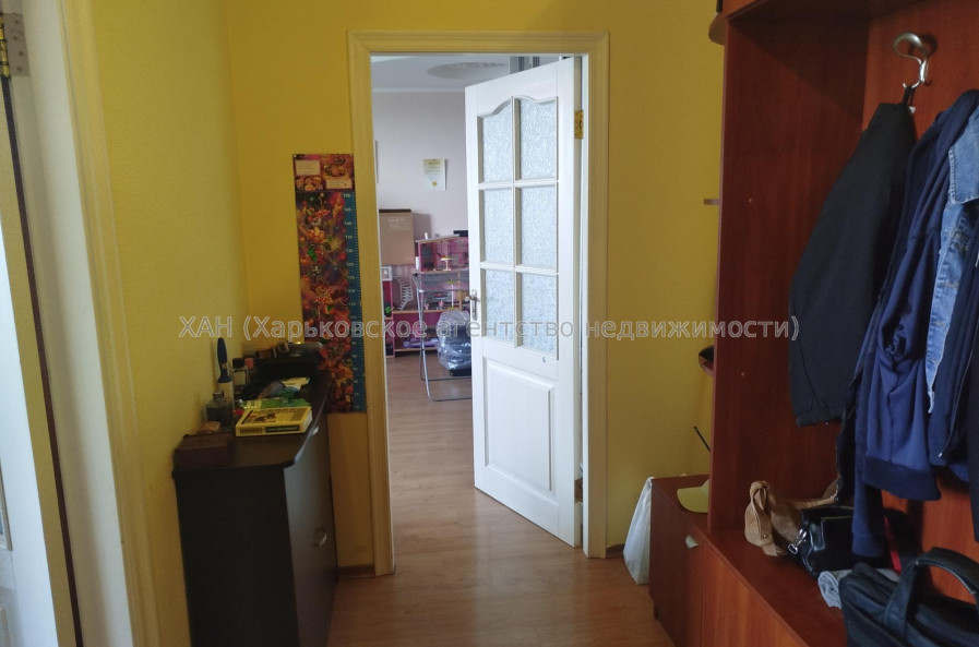 Продам квартиру, Сергеевская ул. , 2  ком., 68.60 м², капитальный ремонт 