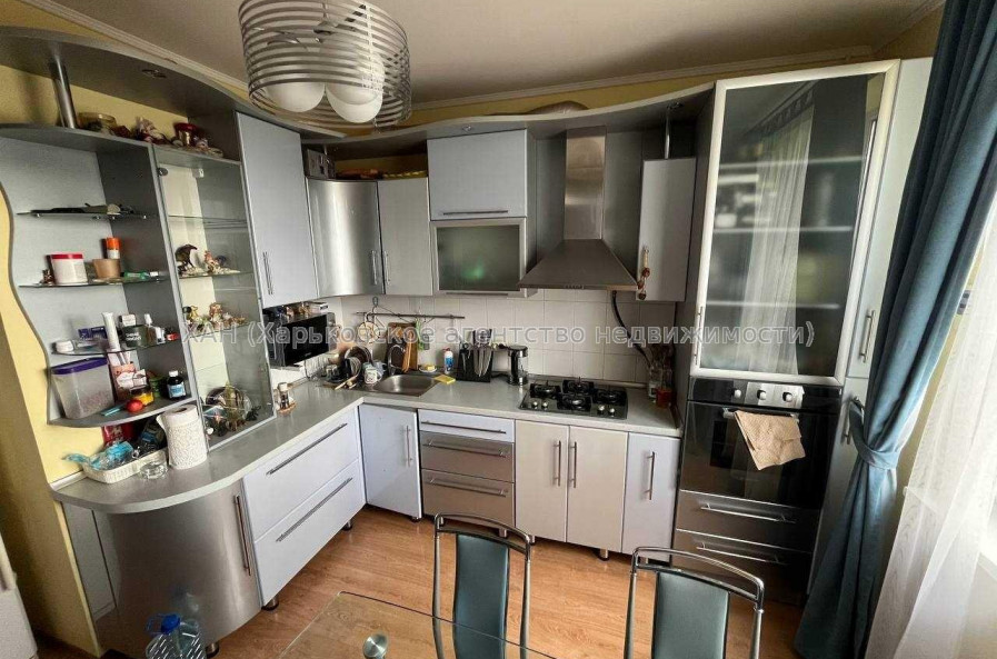 Продам квартиру, Сергеевская ул. , 2  ком., 68.60 м², капитальный ремонт 