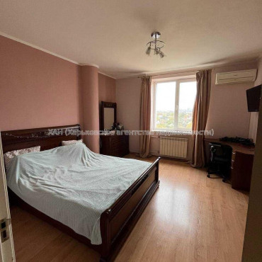 Продам квартиру, Сергеевская ул. , 2  ком., 68.60 м², капитальный ремонт 