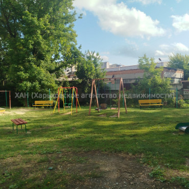 Продам квартиру, Сергеевская ул. , 2  ком., 68.60 м², капитальный ремонт 