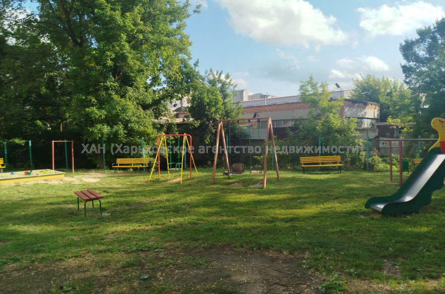 Продам квартиру, Сергеевская ул. , 2  ком., 68.60 м², капитальный ремонт 