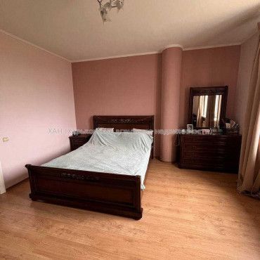 Продам квартиру, Сергеевская ул. , 2  ком., 68.60 м², капитальный ремонт 