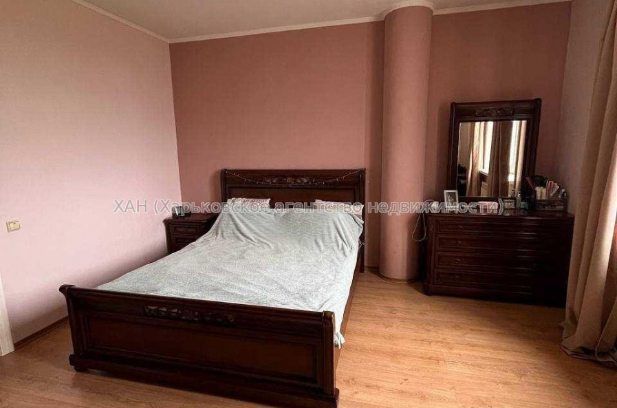 Продам квартиру, Сергеевская ул. , 2  ком., 68.60 м², капитальный ремонт 