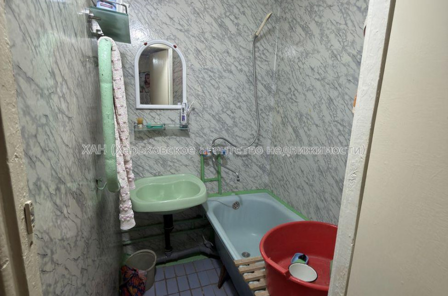 Продам квартиру, Соборности Украины ул. , 2  ком., 45 м², косметический ремонт 