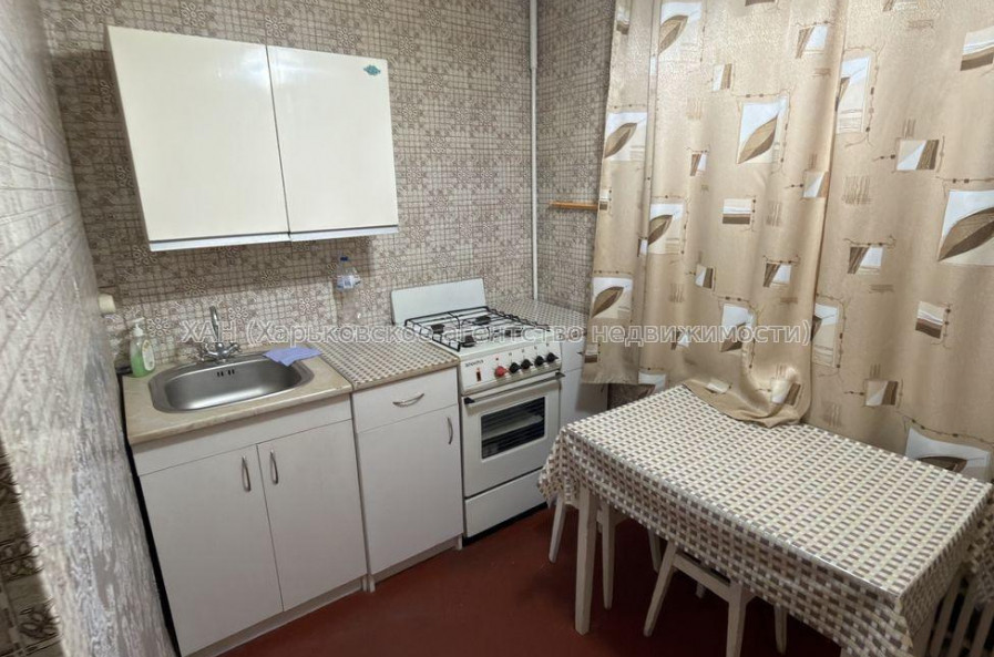 Продам квартиру, Соборности Украины ул. , 2  ком., 45 м², косметический ремонт 