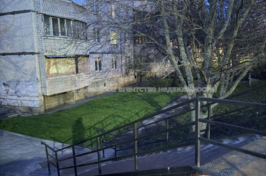 Продам квартиру, Соборности Украины ул. , 2  ком., 45 м², косметический ремонт 