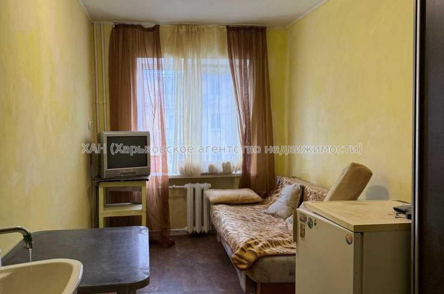 Продам квартиру, Шекспира ул. , 1 кім., 8.60 м², советский ремонт 