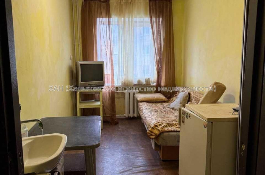 Продам квартиру, Шекспира ул. , 1 кім., 8.60 м², советский ремонт 