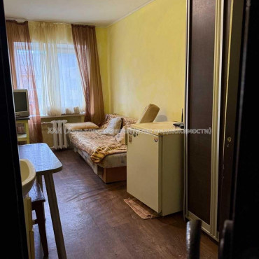Продам квартиру, Шекспира ул. , 1 кім., 8.60 м², советский ремонт 