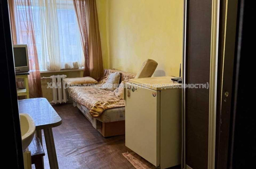 Продам квартиру, Шекспира ул. , 1 кім., 8.60 м², советский ремонт 
