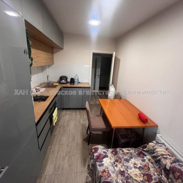 Продам квартиру, Героев Харькова просп. , 1  ком., 38 м², капитальный ремонт 