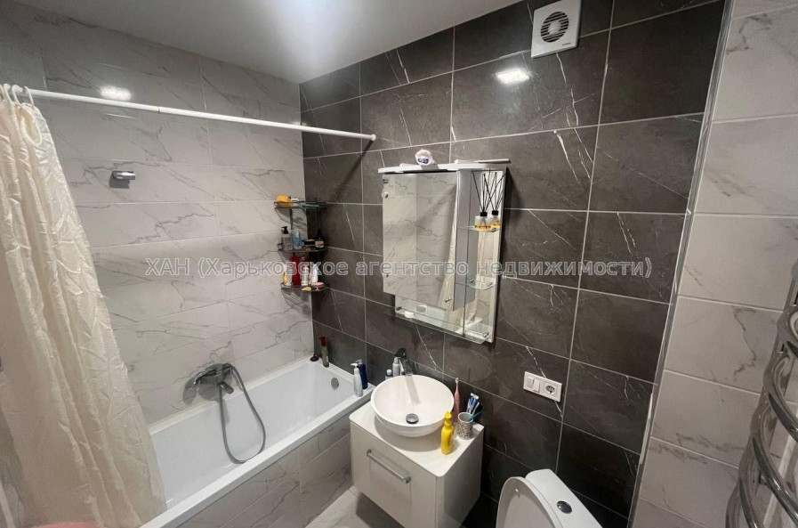 Продам квартиру, Героев Харькова просп. , 1  ком., 38 м², капитальный ремонт 