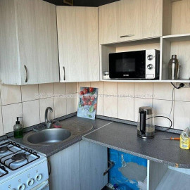 Продам квартиру, Победы просп. , 1  ком., 30 м², капитальный ремонт