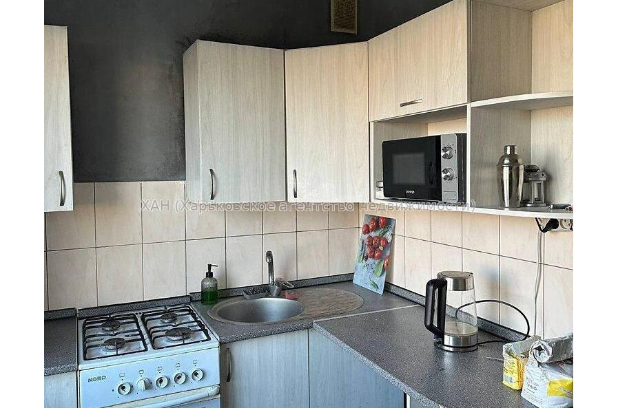 Продам квартиру, Победы просп. , 1  ком., 30 м², капитальный ремонт 