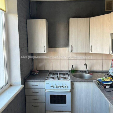 Продам квартиру, Победы просп. , 1  ком., 30 м², капитальный ремонт 