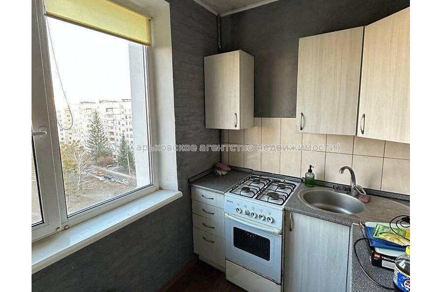 Продам квартиру, Победы просп. , 1  ком., 30 м², капитальный ремонт 