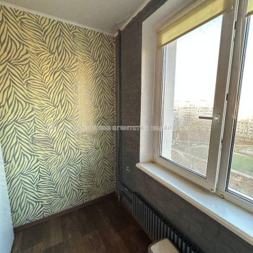 Продам квартиру, Победы просп. , 1  ком., 30 м², капитальный ремонт 