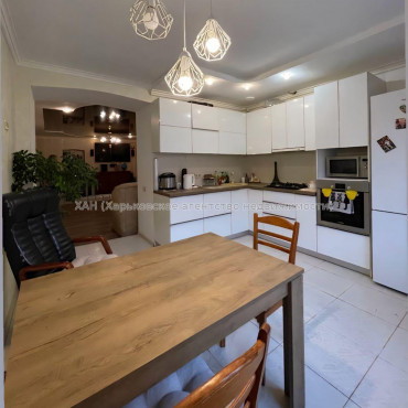 Продам квартиру, Соборности Украины ул. , 3  ком., 105 м², капитальный ремонт 