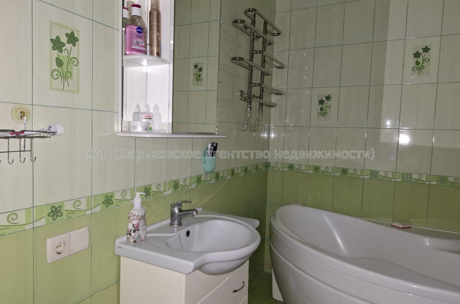 Продам квартиру, Академика Павлова ул. , 3  ком., 118.50 м², частичный ремонт 