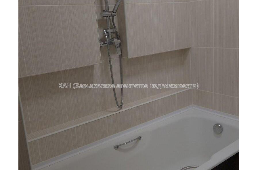 Продам квартиру, Победы просп. , 3  ком., 65.20 м², капитальный ремонт 