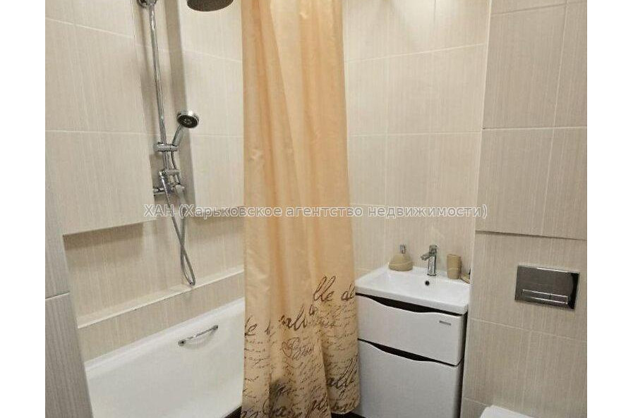 Продам квартиру, Победы просп. , 3  ком., 65.20 м², капитальный ремонт 