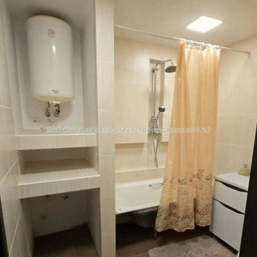 Продам квартиру, Победы просп. , 3  ком., 65.20 м², капитальный ремонт 