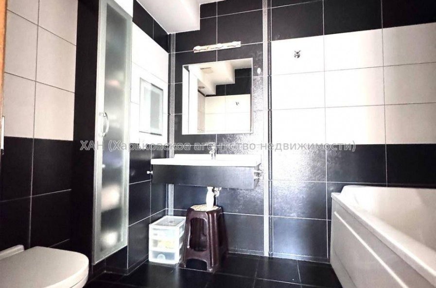 Продам квартиру, 23 Августа ул. , 3 кім., 114 м², авторский дизайн 