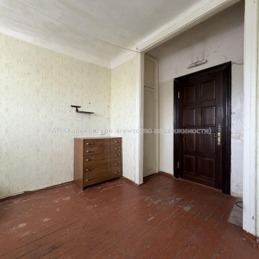 Продам квартиру, Защитников Неба ул. , 1 кім., 12 м², советский ремонт 