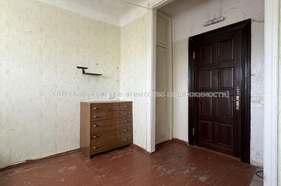 Продам квартиру, Защитников Неба ул. , 1 кім., 12 м², советский ремонт 