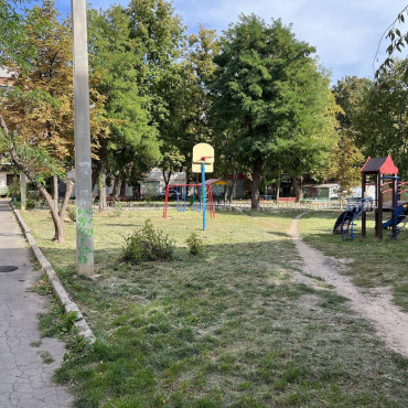 Продам квартиру, Защитников Неба ул. , 1 кім., 12 м², советский ремонт 